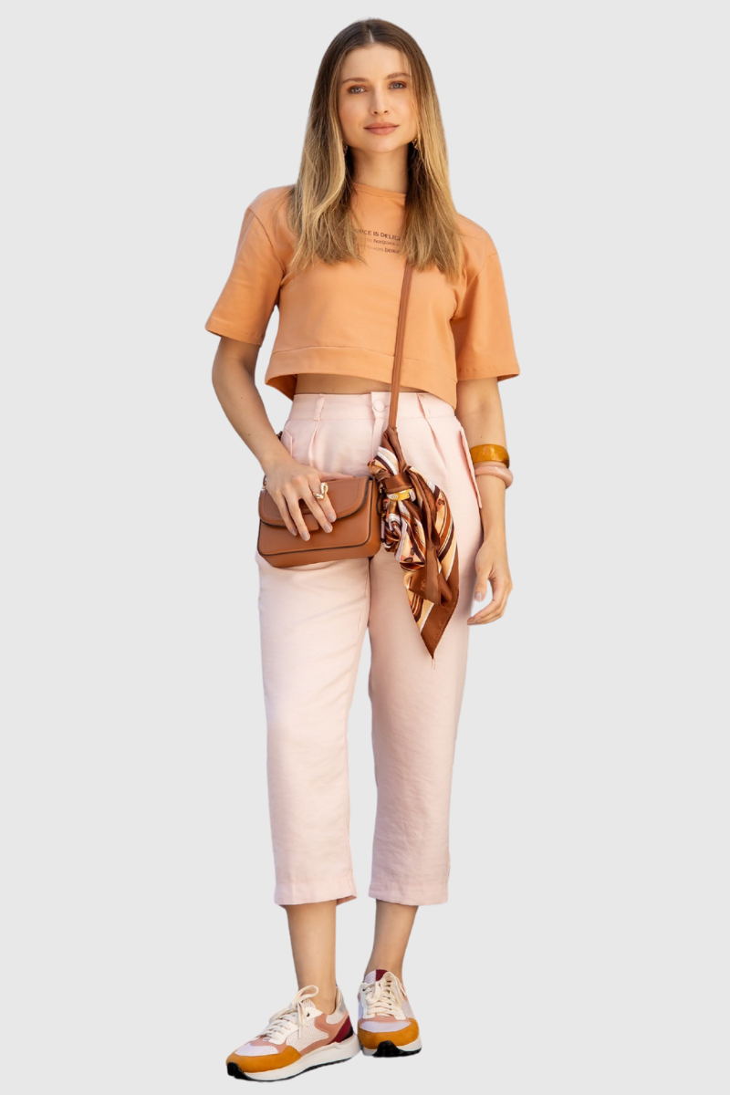 Pantacourt Feminina com Bolsos Rosa Claro