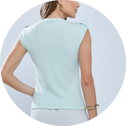 01 blusa feminina canelada botoes verde claro