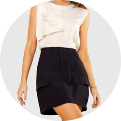 02 saia feminina curta com lapelas preta