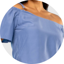 01 blusa feminina com aviamento azul