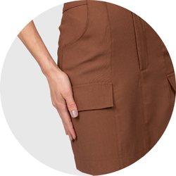 01 saia feminina curta com lapelas marrom