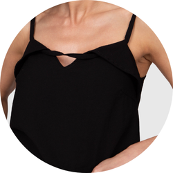 01 blusa feminina detalhe vazado preto